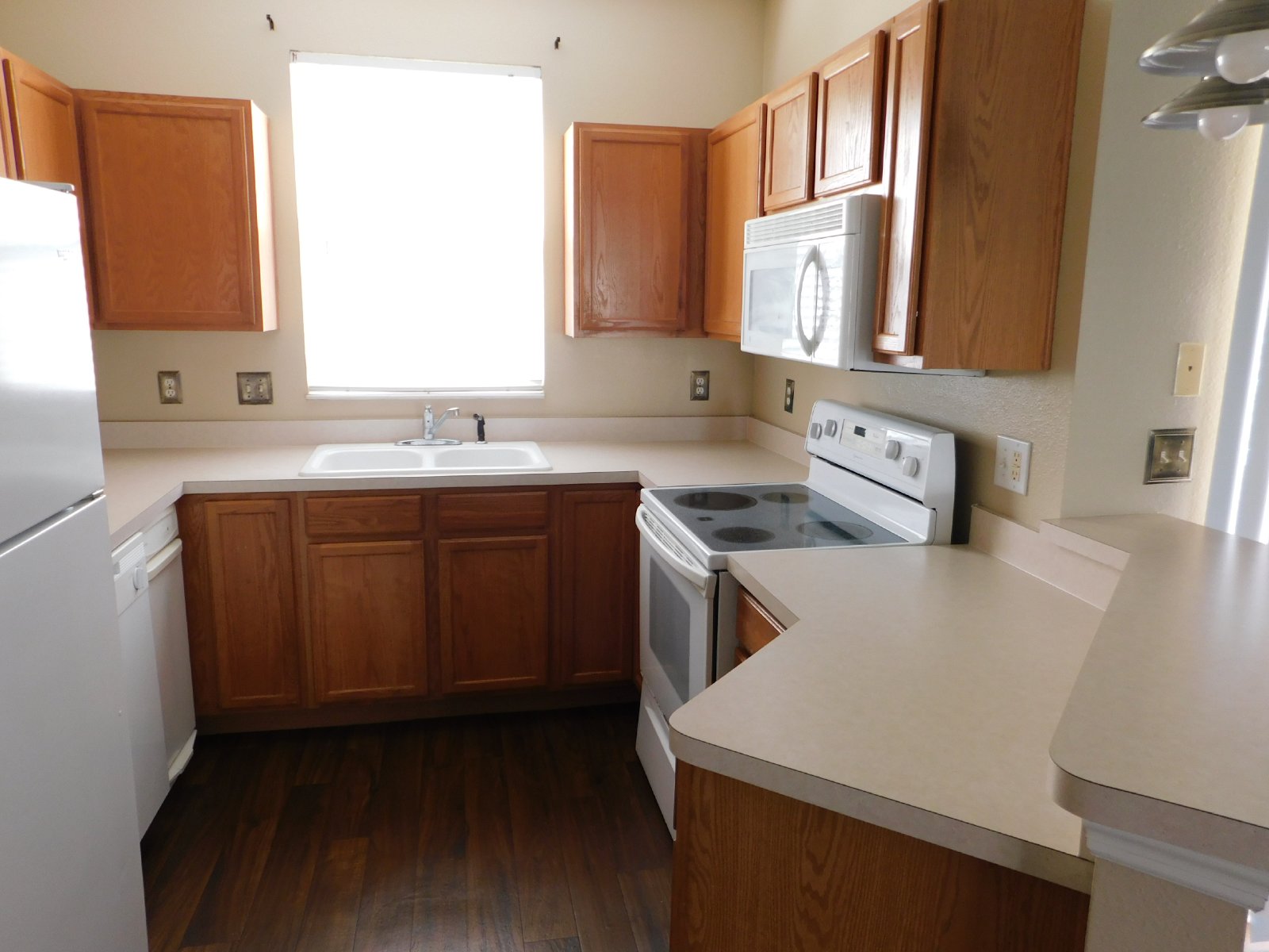 Beautiful Townhouse In Westchase/Countryway Area property image