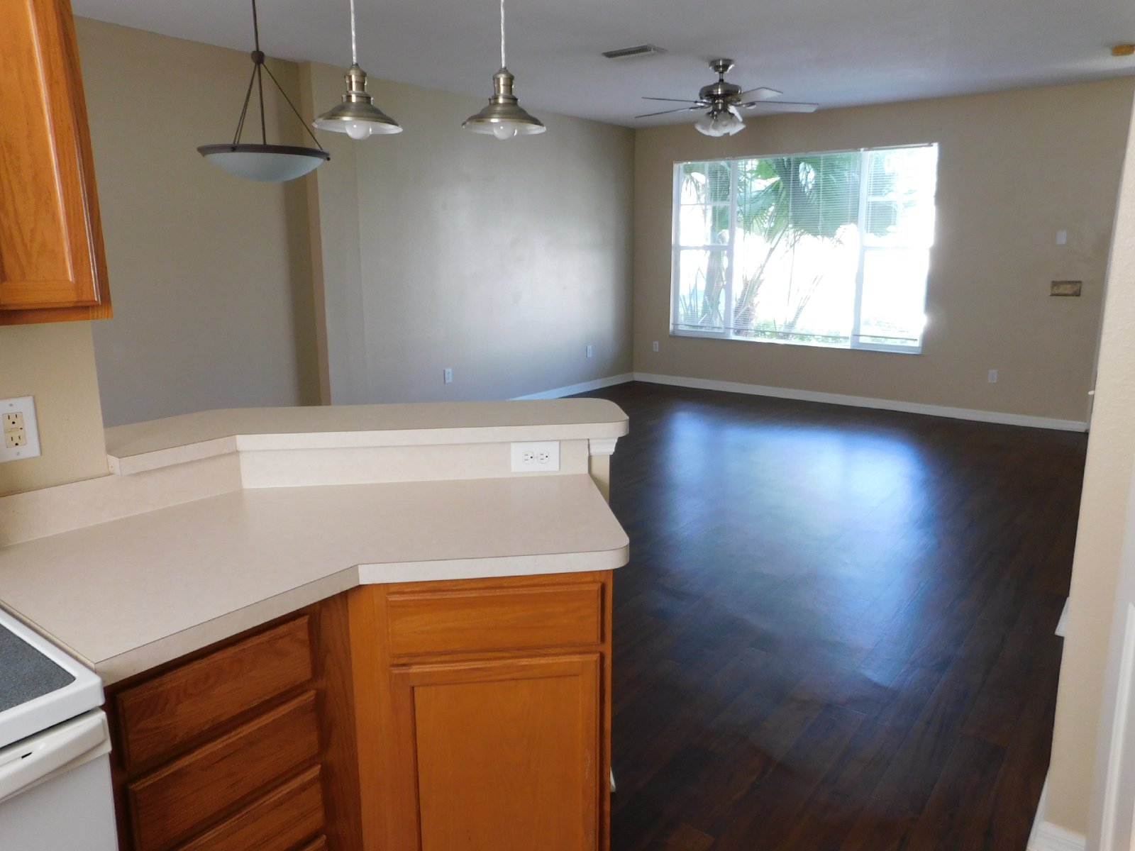 Beautiful Townhouse In Westchase/Countryway Area property image