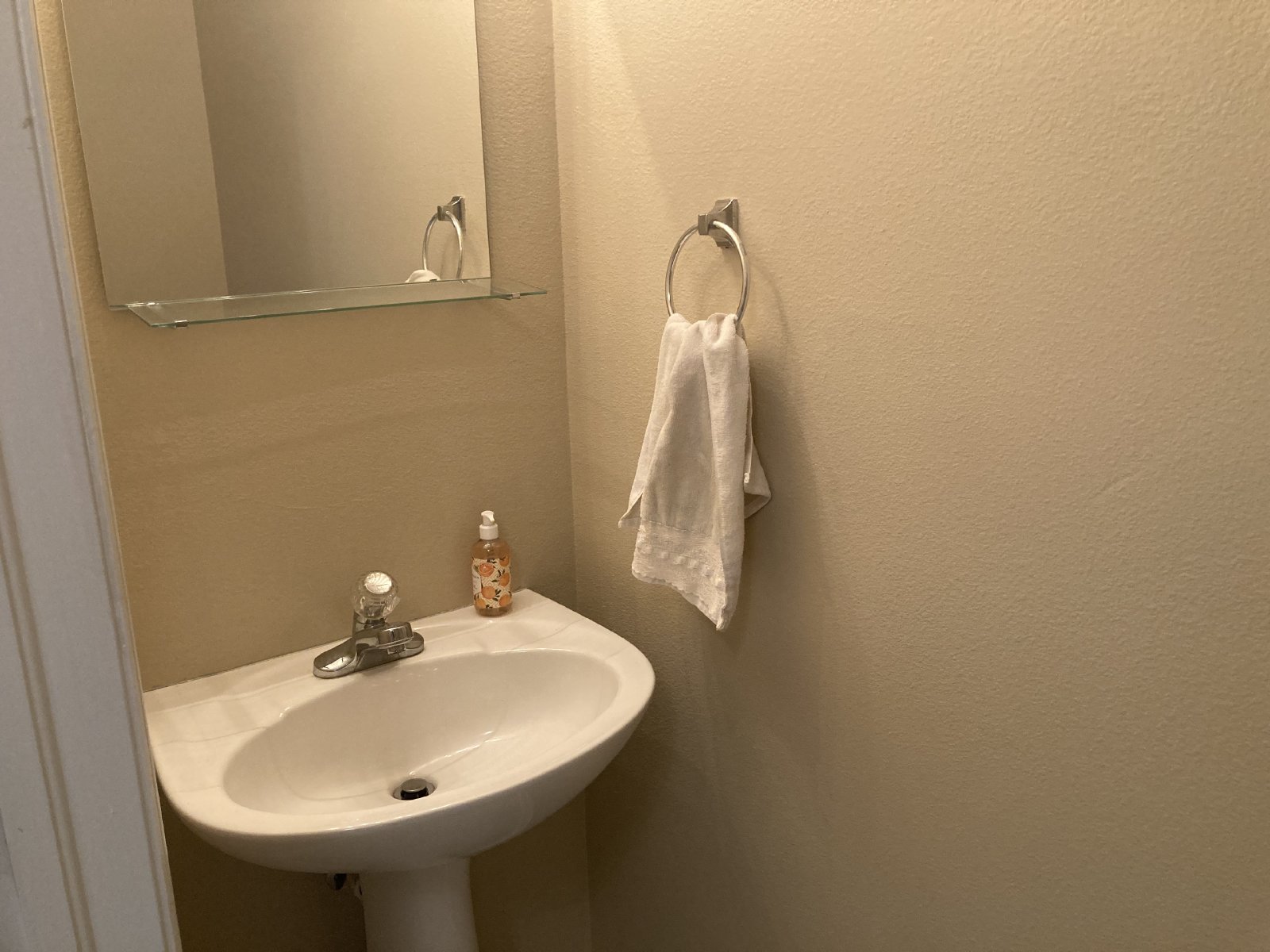 Beautiful 2BR/2.5BA Townhome In Desirable Waterford Townhomes. property image