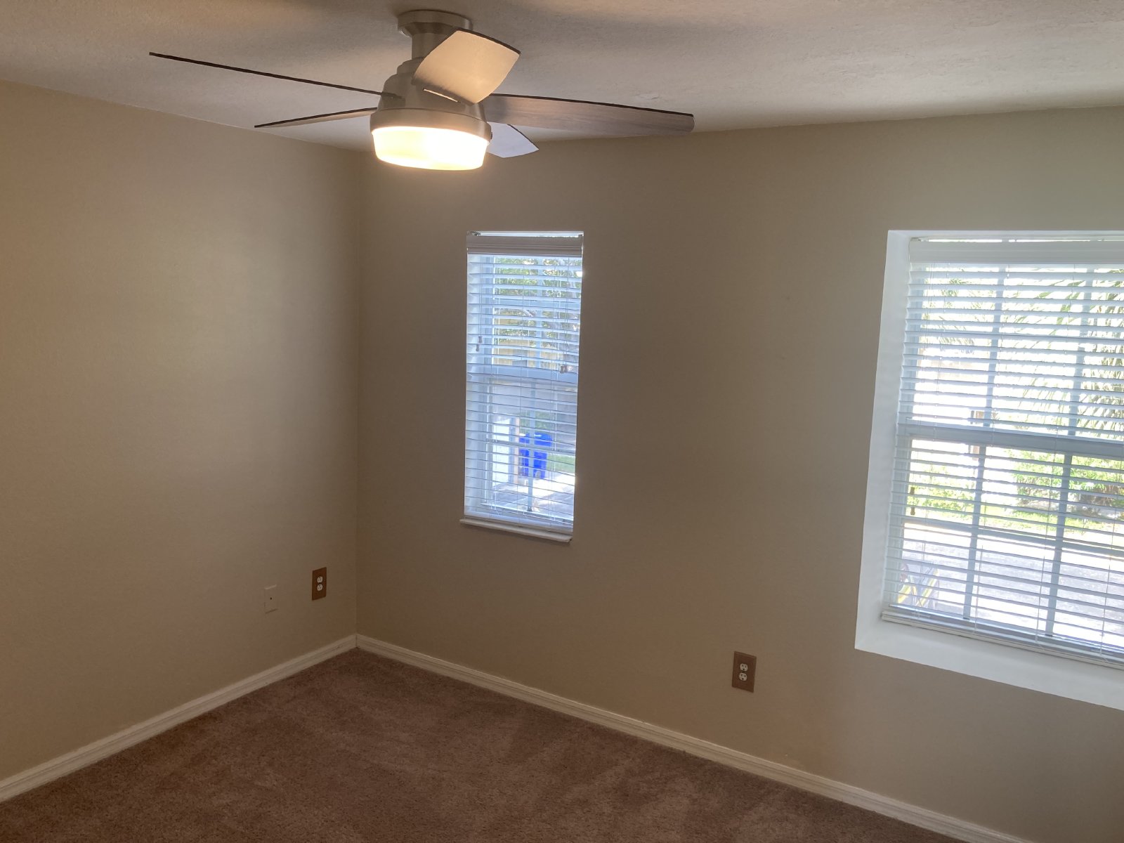 Beautiful 2BR/2.5BA Townhome In Desirable Waterford Townhomes. property image