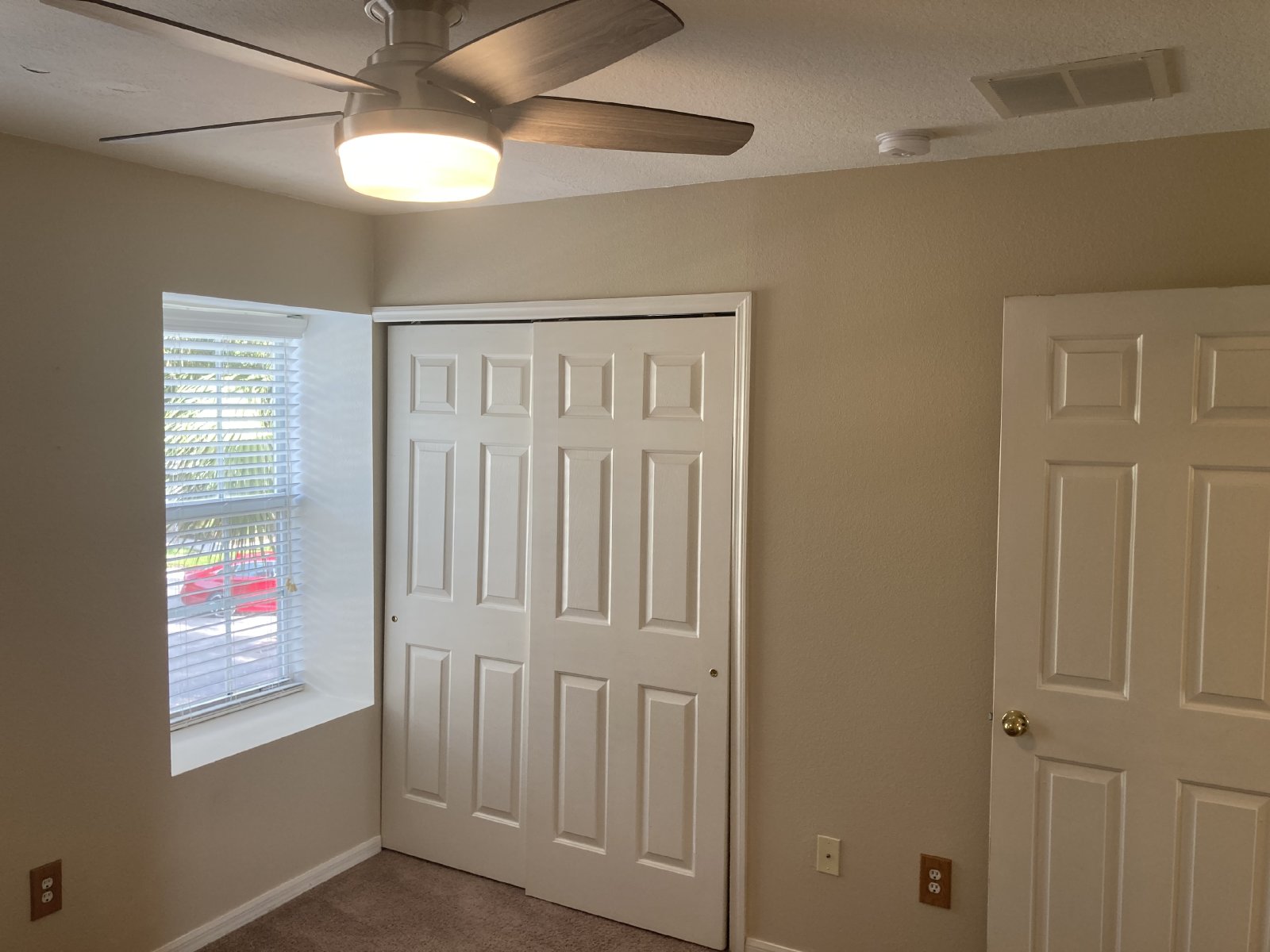 Beautiful 2BR/2.5BA Townhome In Desirable Waterford Townhomes. property image