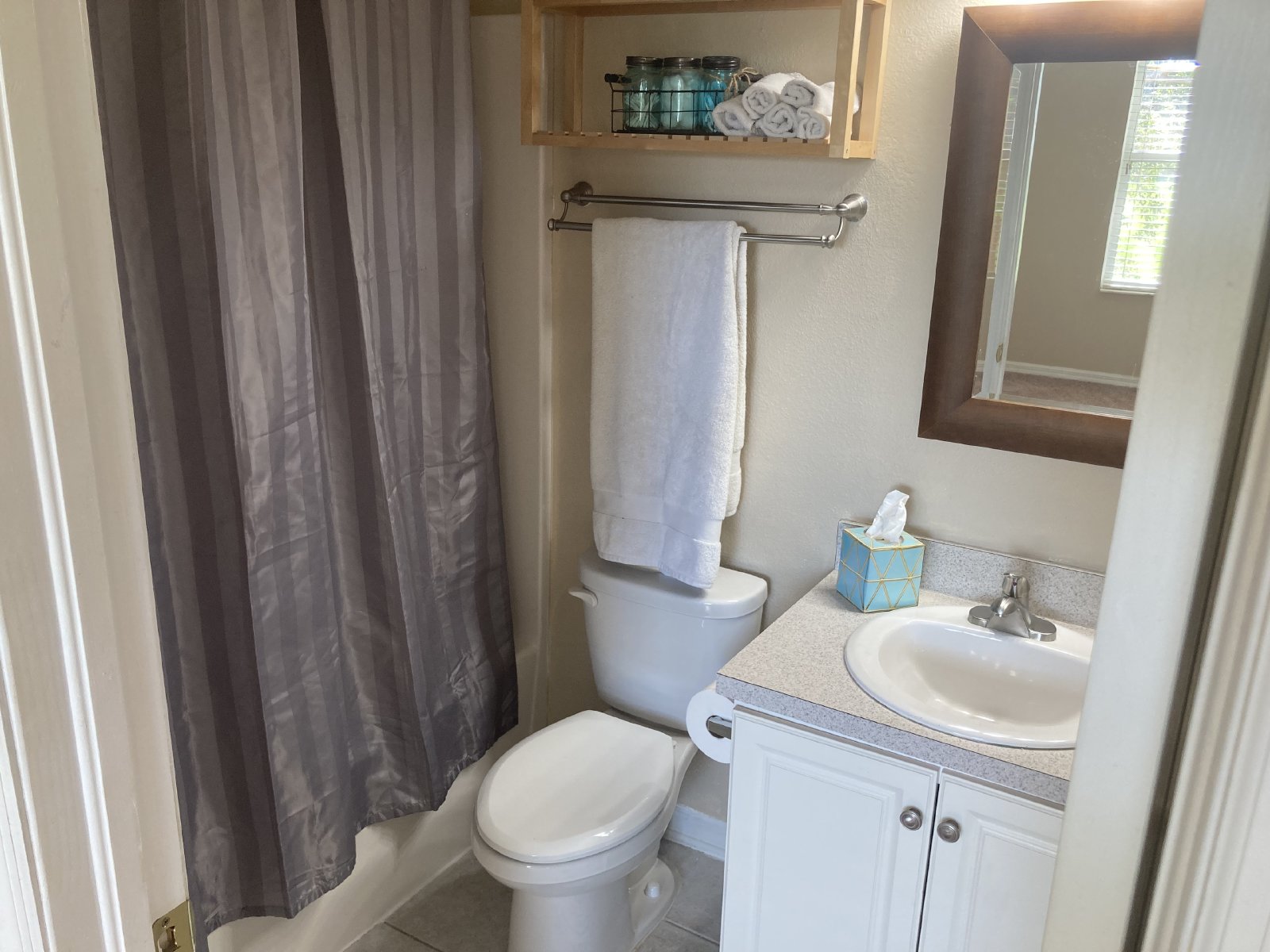 Beautiful 2BR/2.5BA Townhome In Desirable Waterford Townhomes. property image