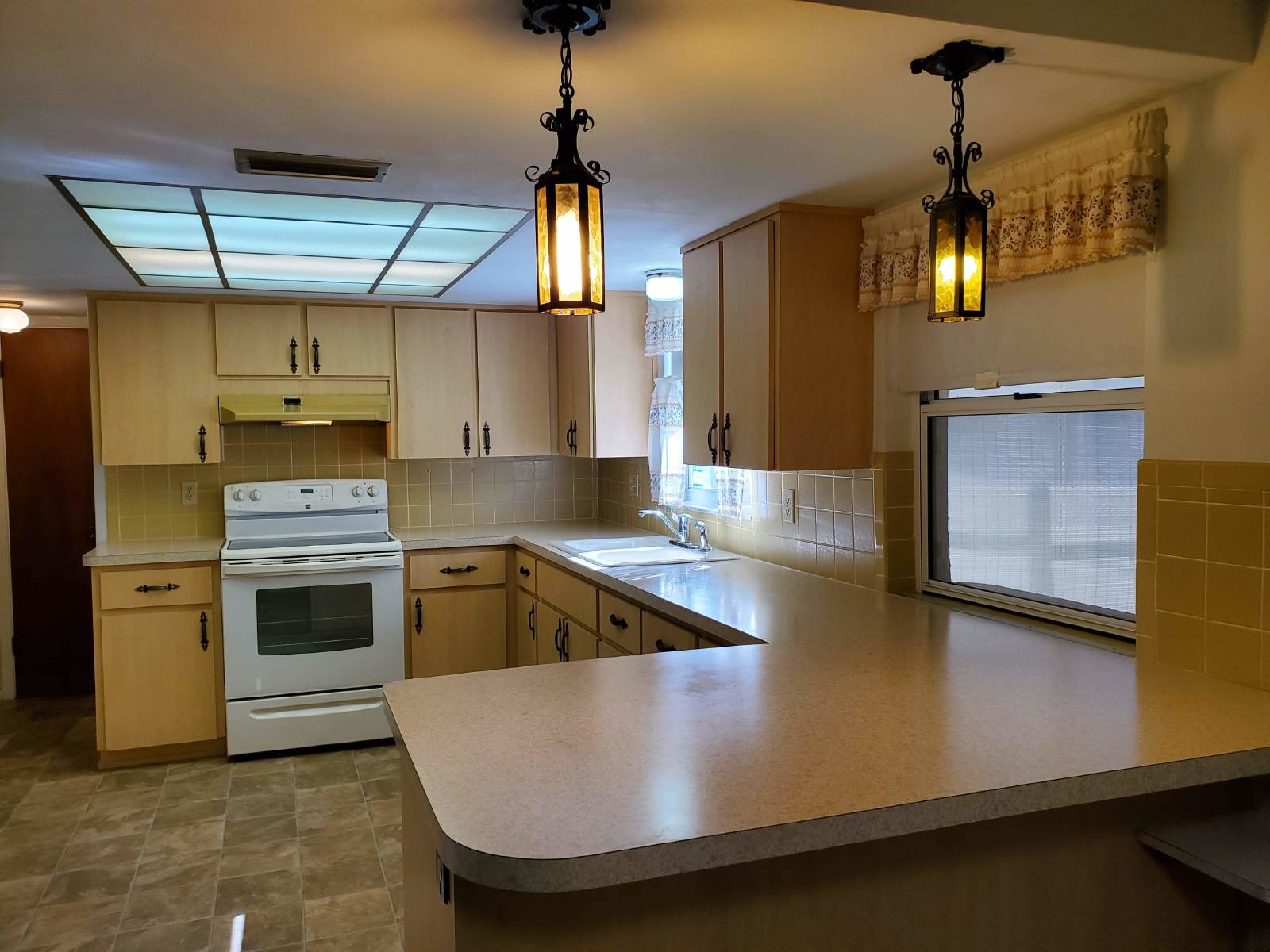 2 Bedroom, 2 Baths, 1 Car Garage & Florida Room! property image