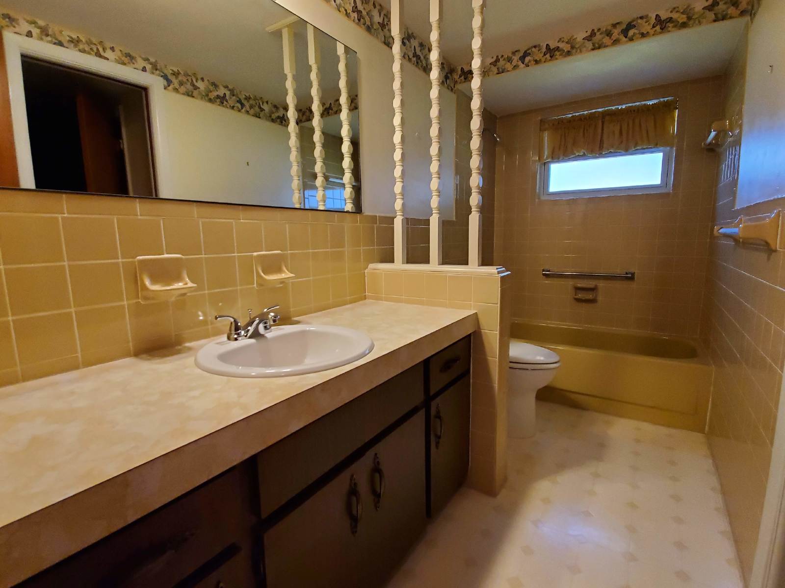 2 Bedroom, 2 Baths, 1 Car Garage & Florida Room! property image