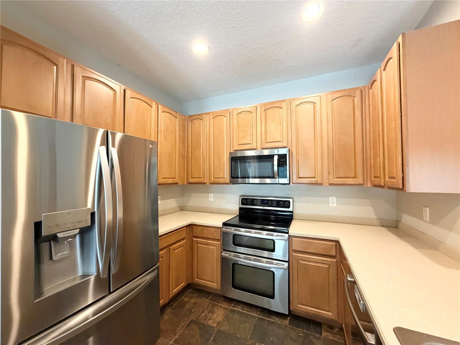 3 Bedroom / 2 Bathroom Pool Home In Seffner - Available Now! property image