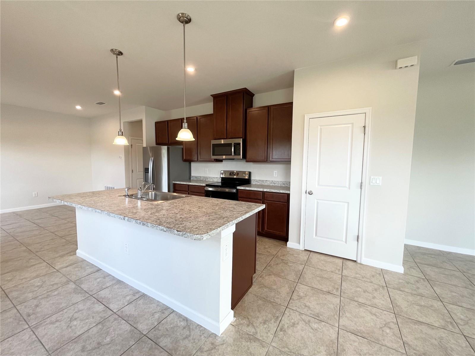 Modern 3BR Home With Open Layout In Land O Lakes property image