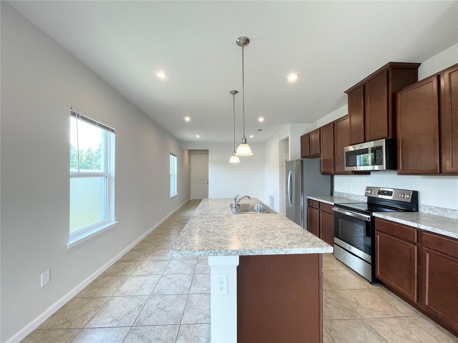 Modern 3BR Home With Open Layout In Land O Lakes property image
