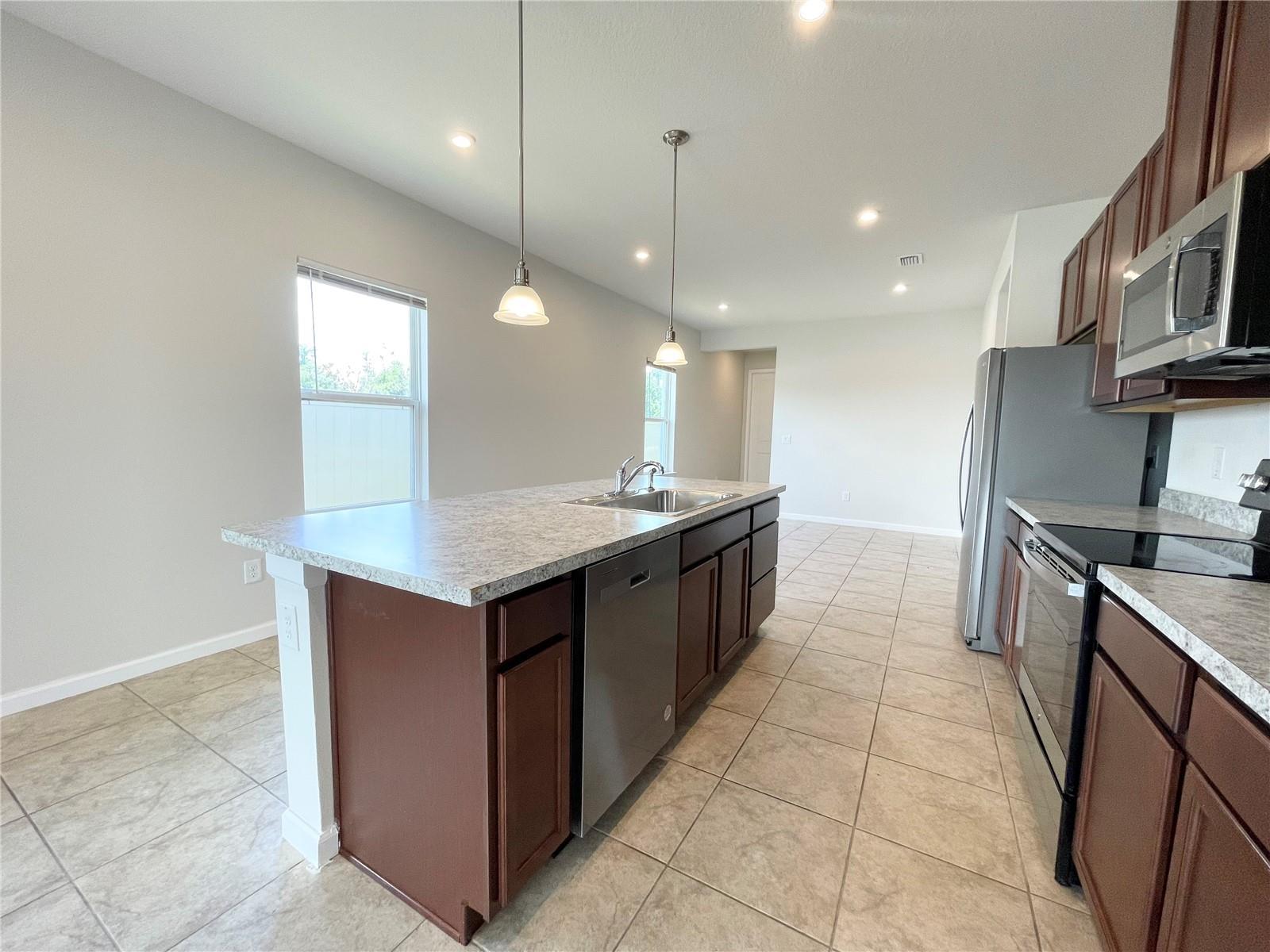 Modern 3BR Home With Open Layout In Land O Lakes property image