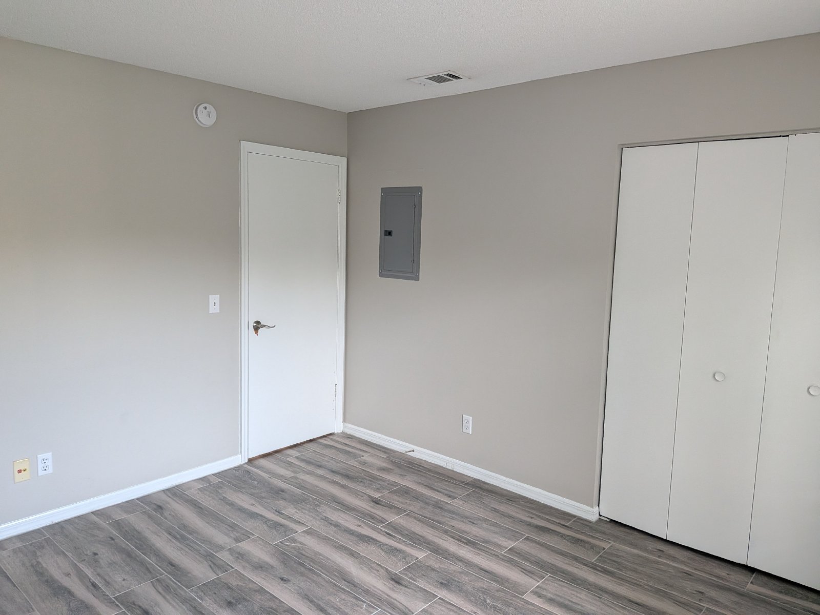 Beautifully Updated 2nd Floor 2/2 Apartment In Brooksville. property image