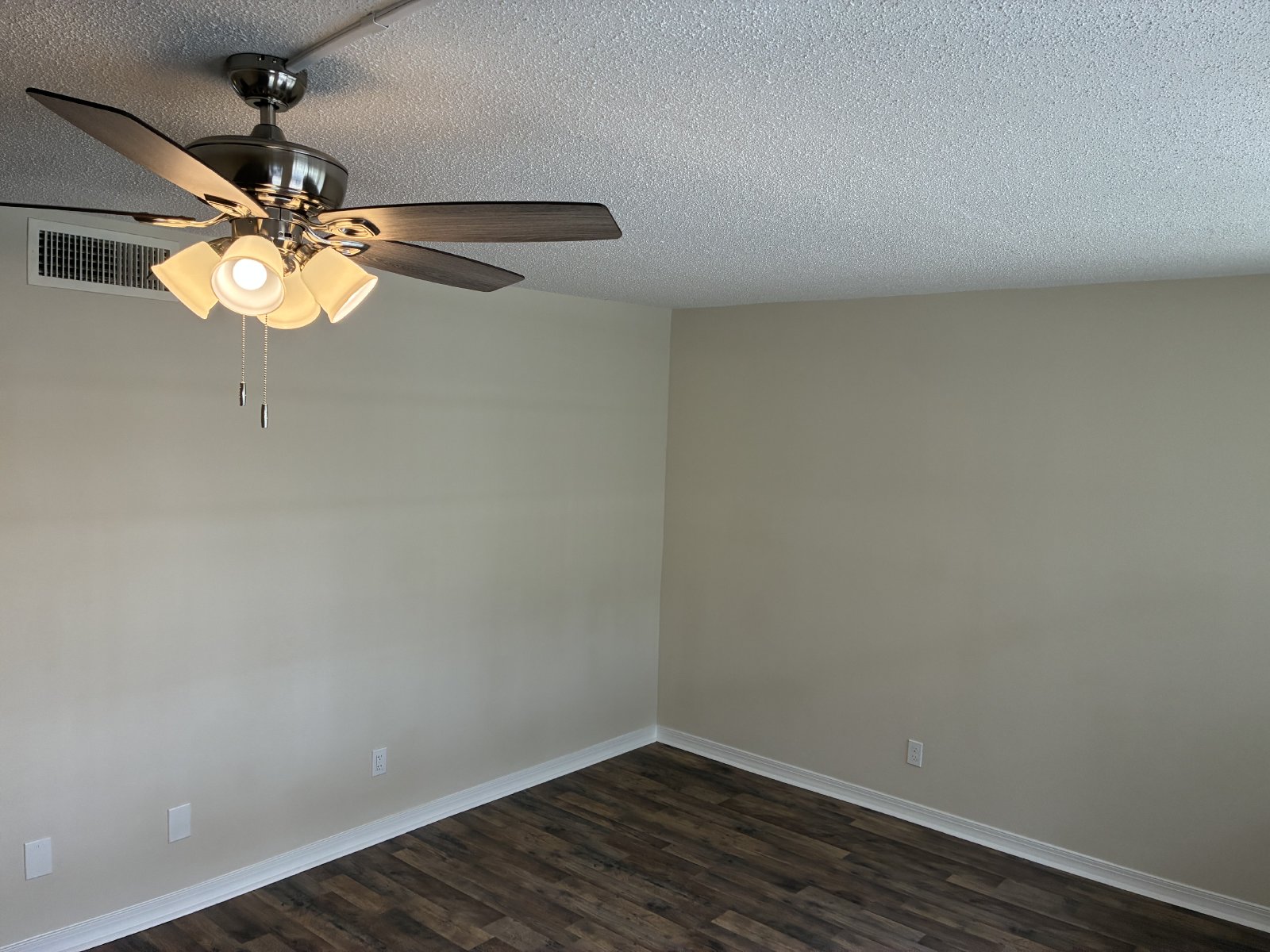 Completely Remodeled 1/1 Condo @ Winston Park property image