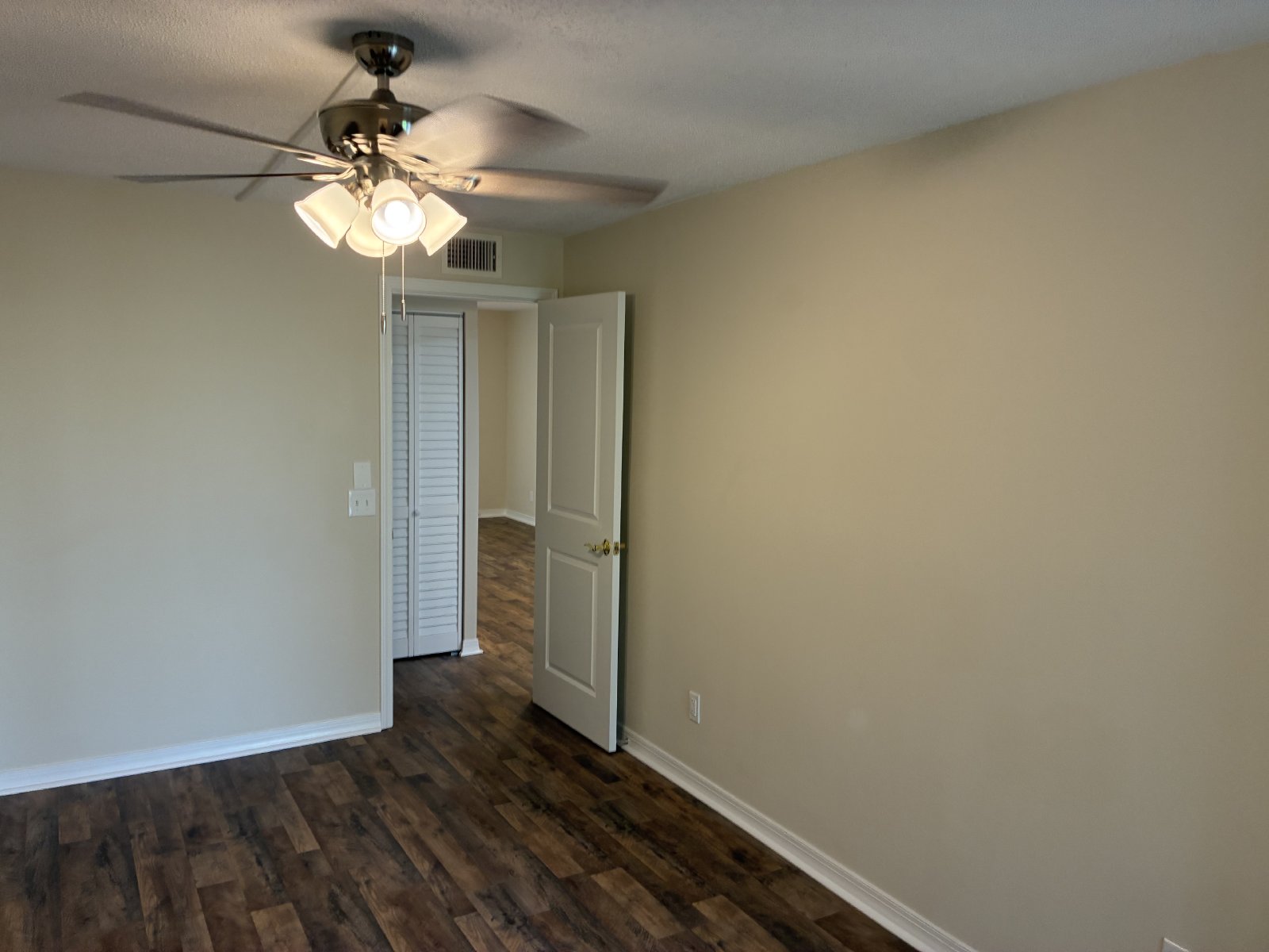Completely Remodeled 1/1 Condo @ Winston Park property image