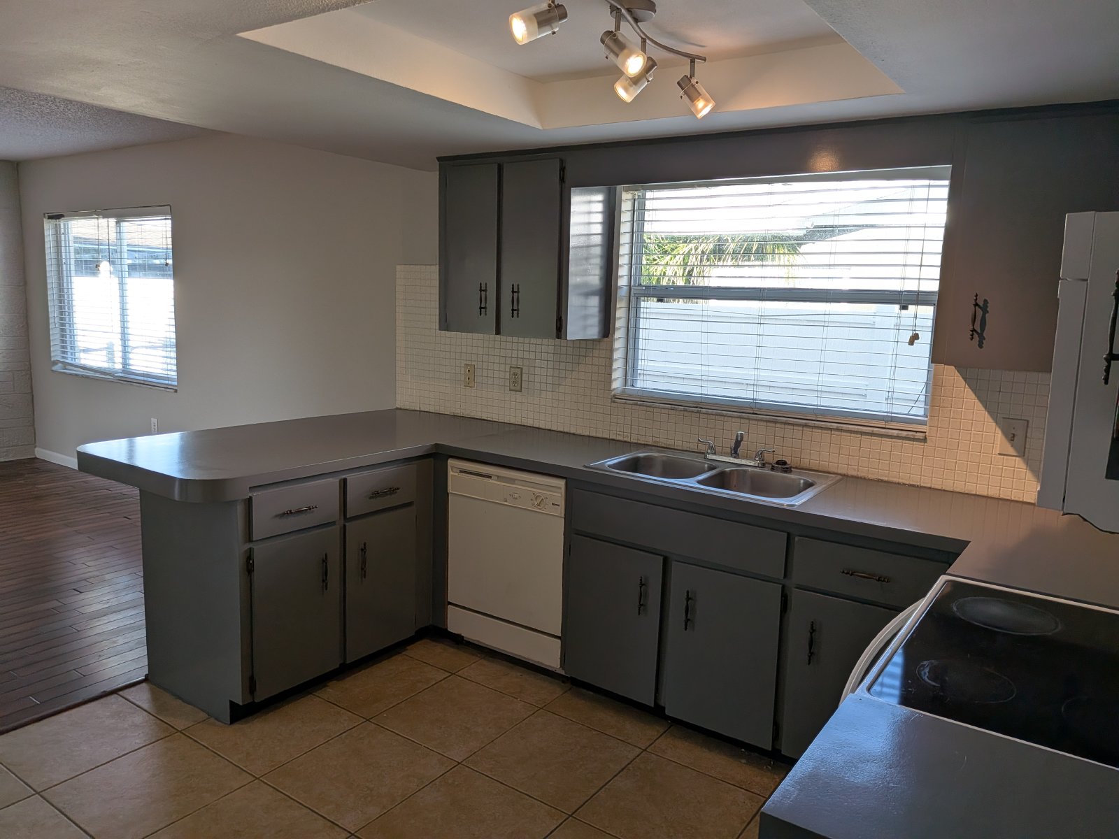 Spacious 2 Bed 2 Bath, 2 Car Garage property image