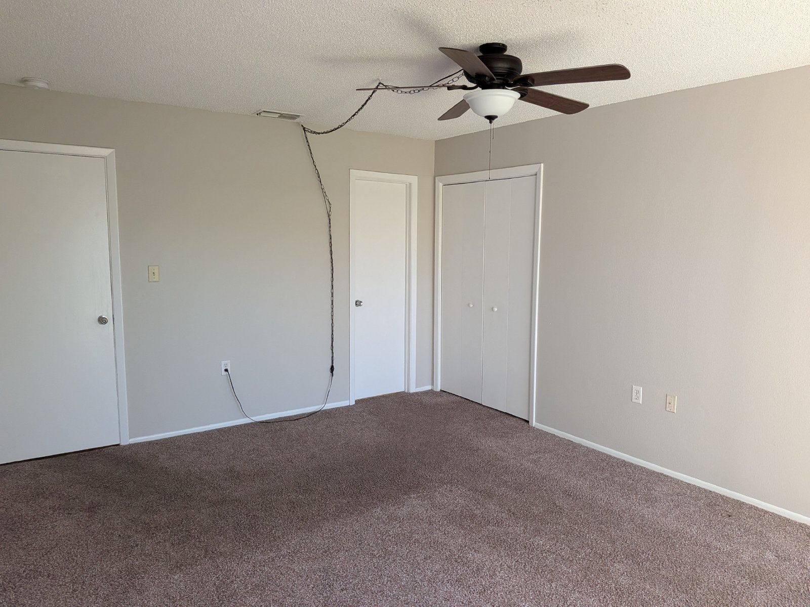 Spacious 2 Bed 2 Bath, 2 Car Garage property image