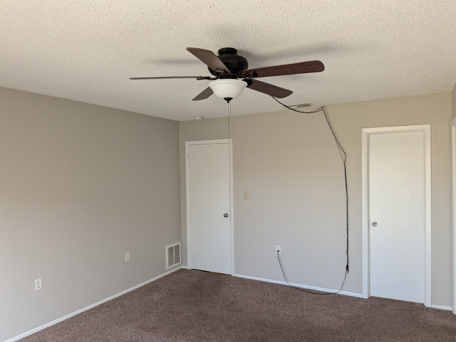 Spacious 2 Bed 2 Bath, 2 Car Garage property image