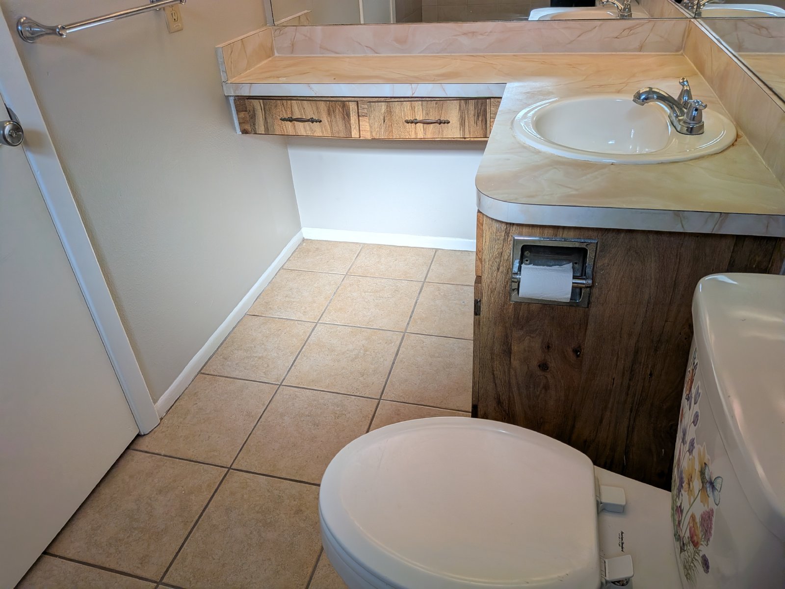Spacious 2 Bed 2 Bath, 2 Car Garage property image