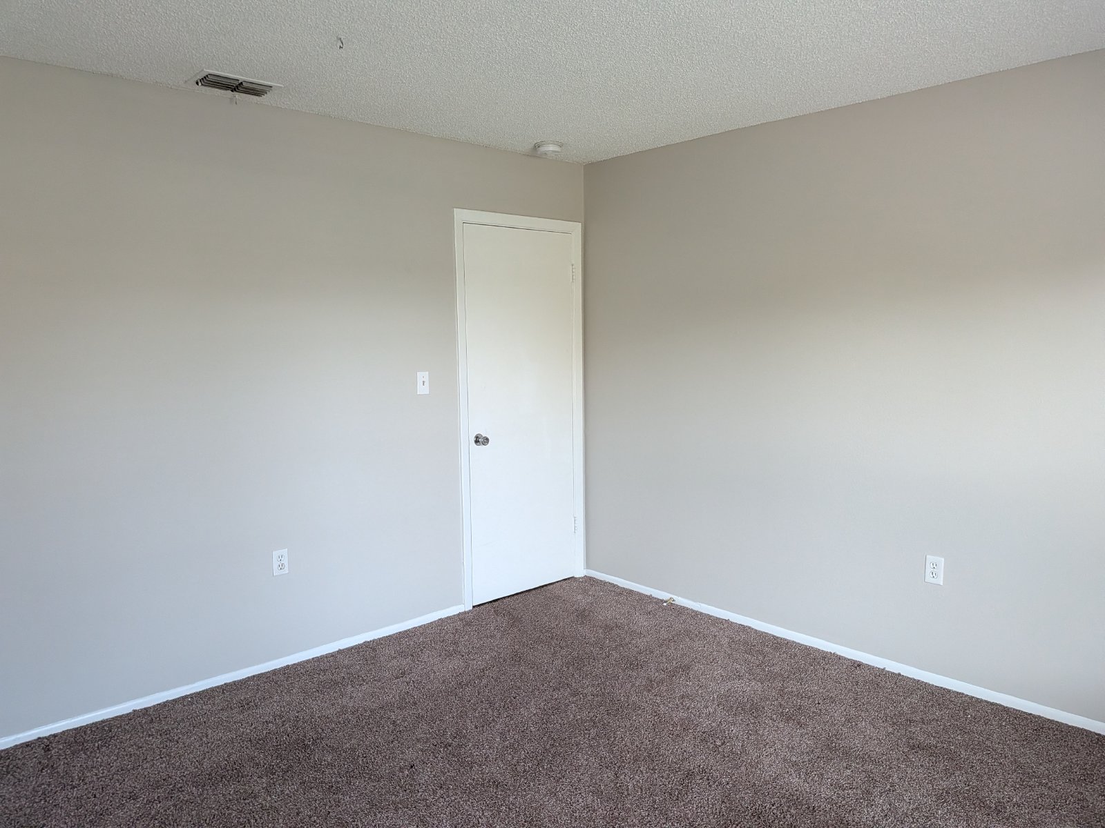 Spacious 2 Bed 2 Bath, 2 Car Garage property image
