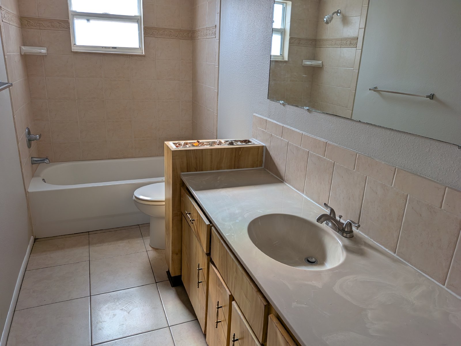 Spacious 2 Bed 2 Bath, 2 Car Garage property image