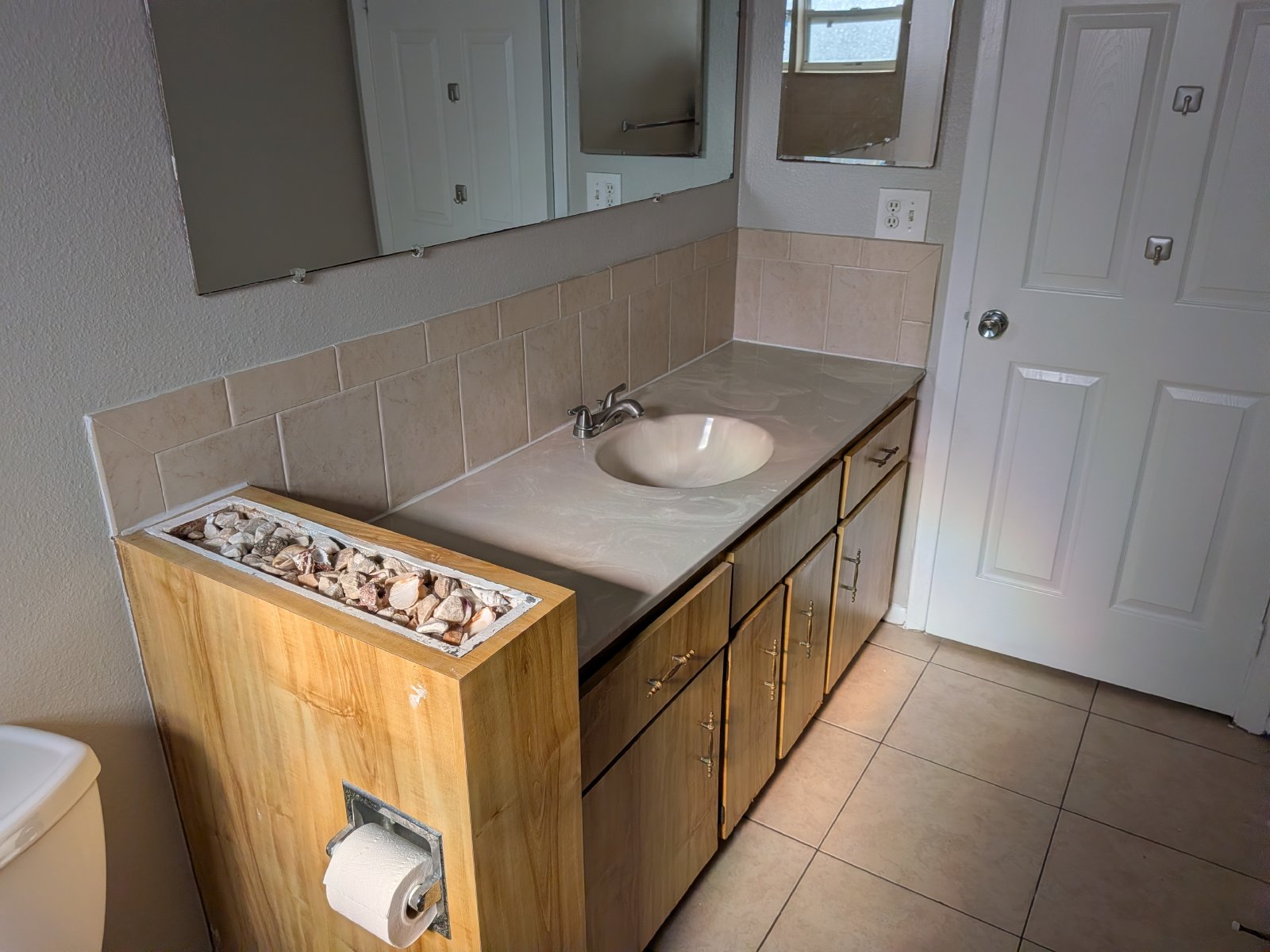 Spacious 2 Bed 2 Bath, 2 Car Garage property image