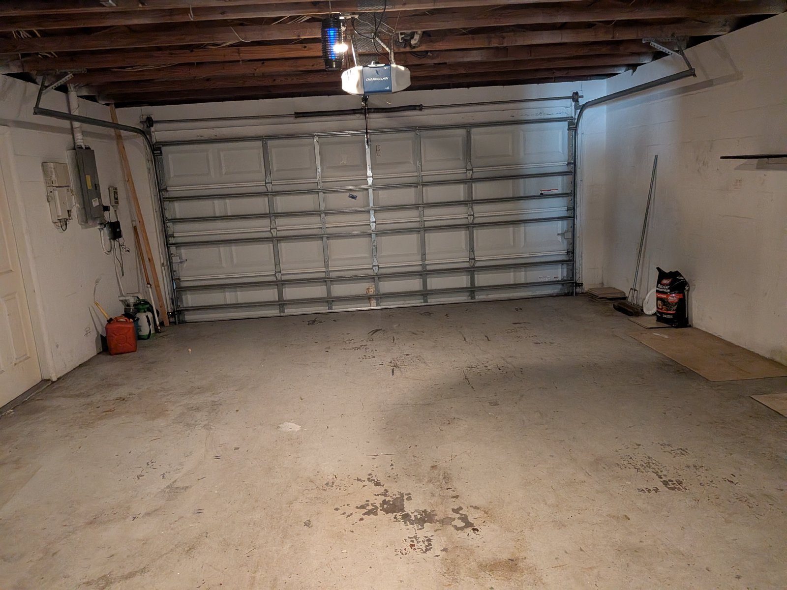 Spacious 2 Bed 2 Bath, 2 Car Garage property image