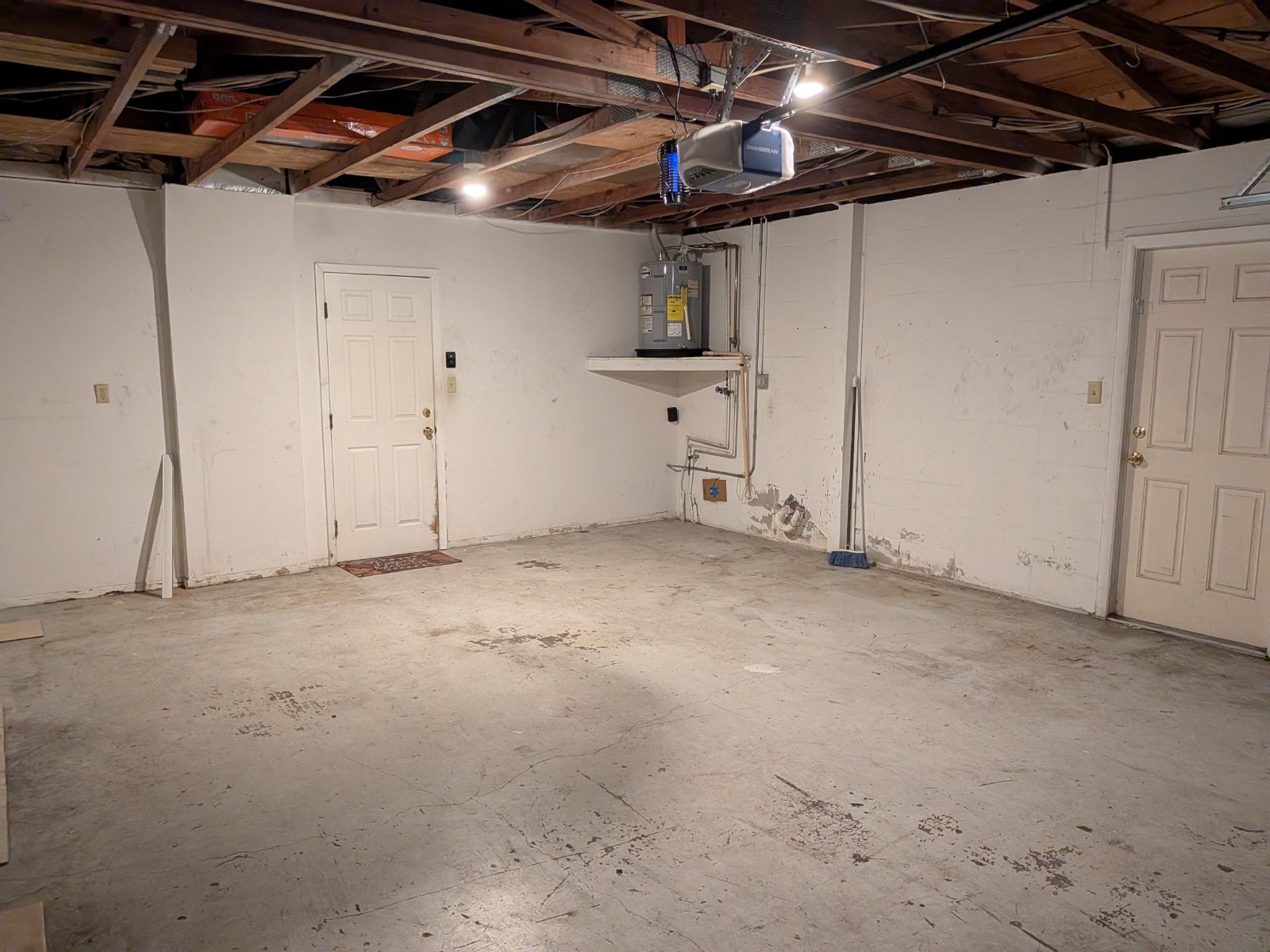 Spacious 2 Bed 2 Bath, 2 Car Garage property image