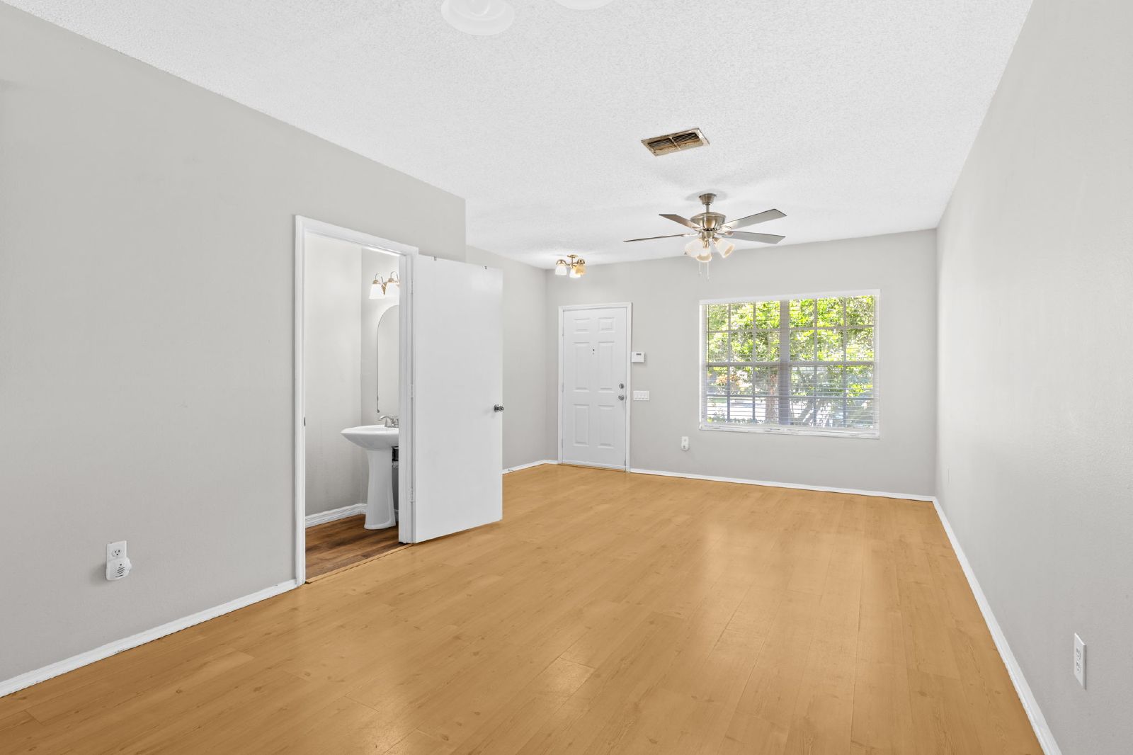 Beautiful Townhome In The Heart Of Westchase! property image