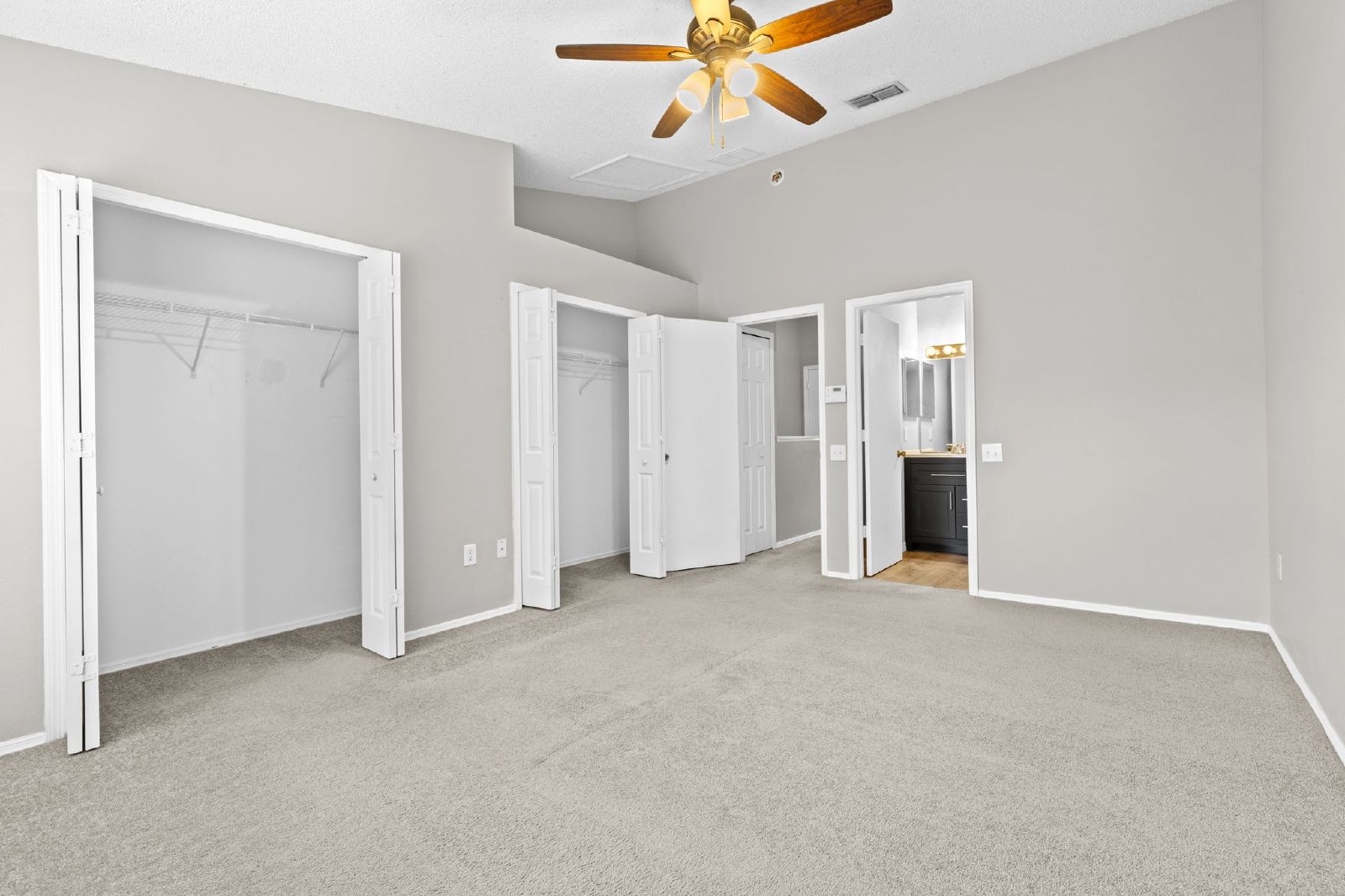 Beautiful Townhome In The Heart Of Westchase! property image