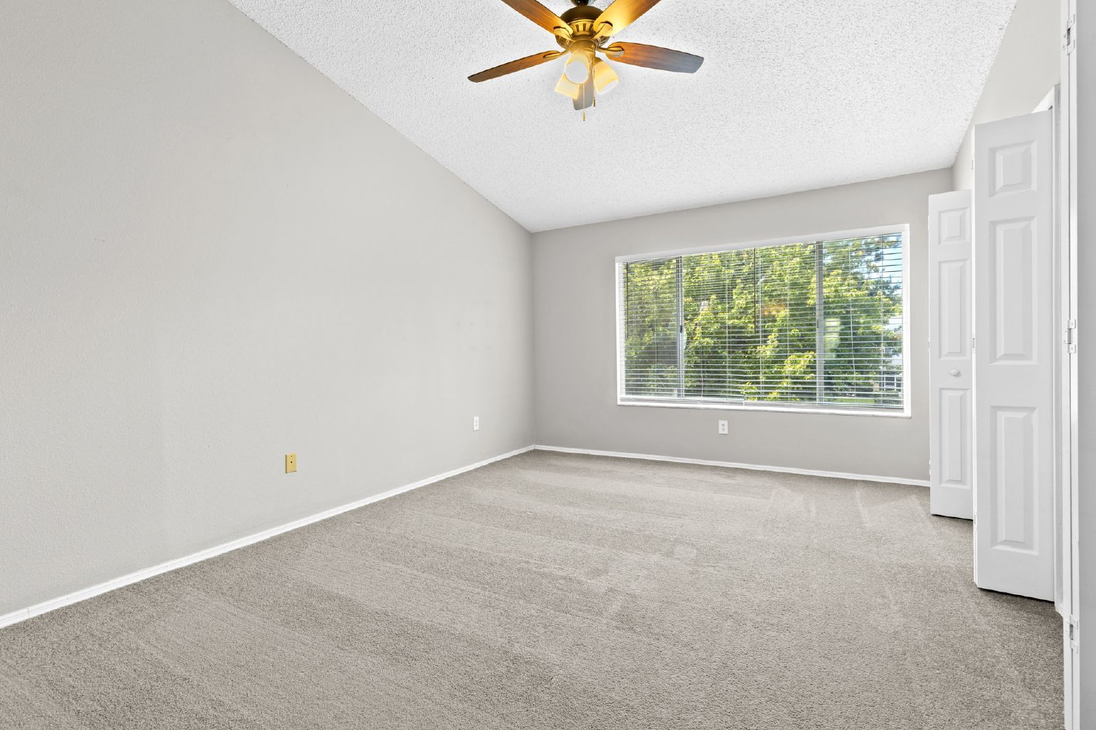 Beautiful Townhome In The Heart Of Westchase! property image
