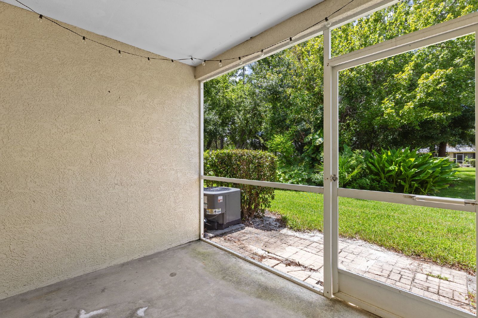 Beautiful Townhome In The Heart Of Westchase! property image