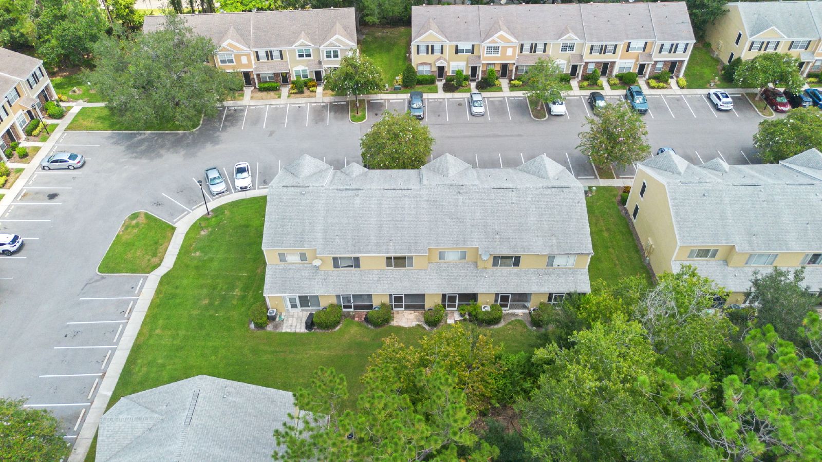 Beautiful Townhome In The Heart Of Westchase! property image