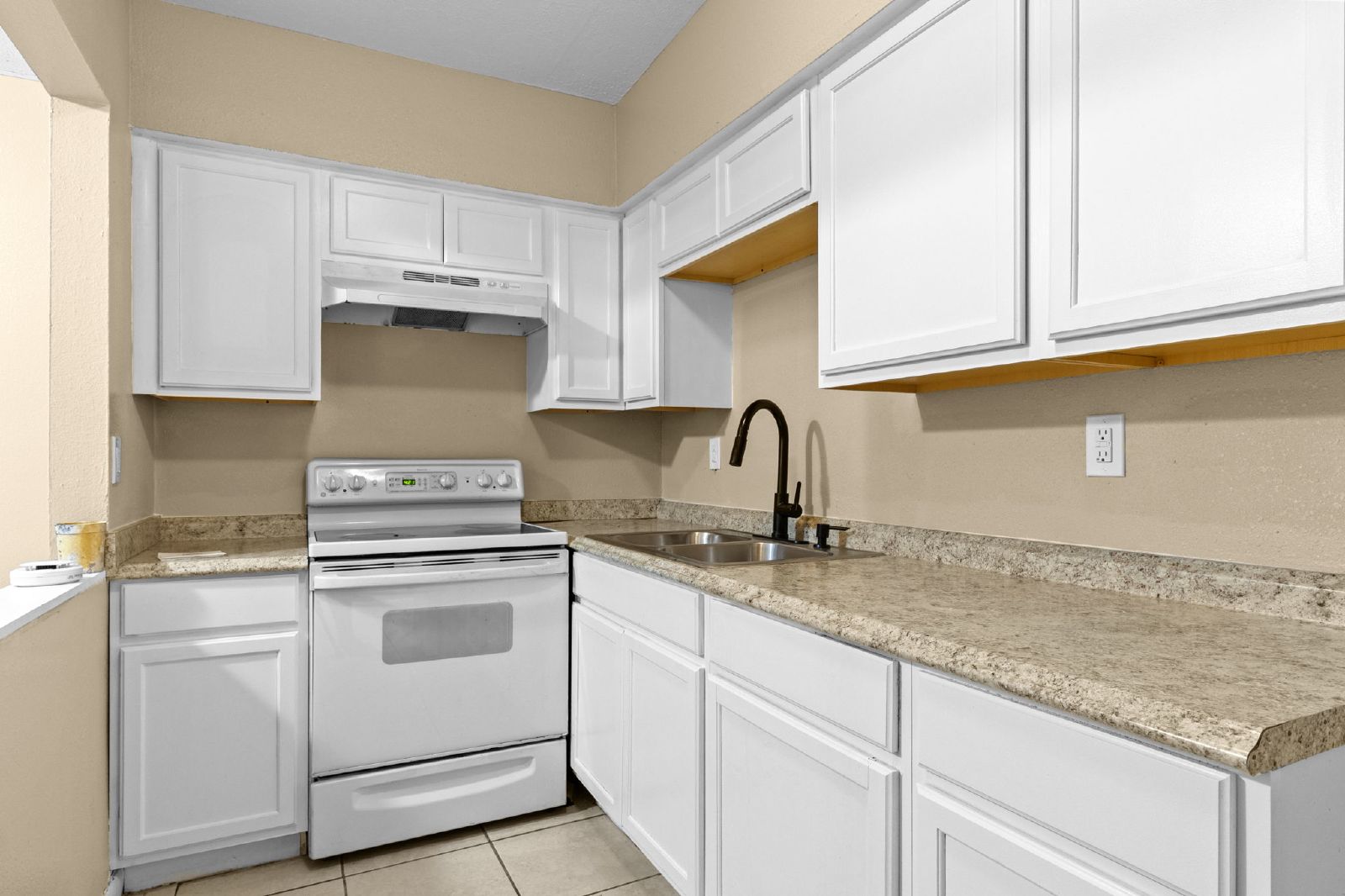 Charming Well Maintained 1 Bed Apartment property image