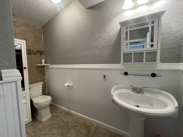 IMMACULATE TAMPA POOL HOME WITH LUSH LANDSCAPE! property image