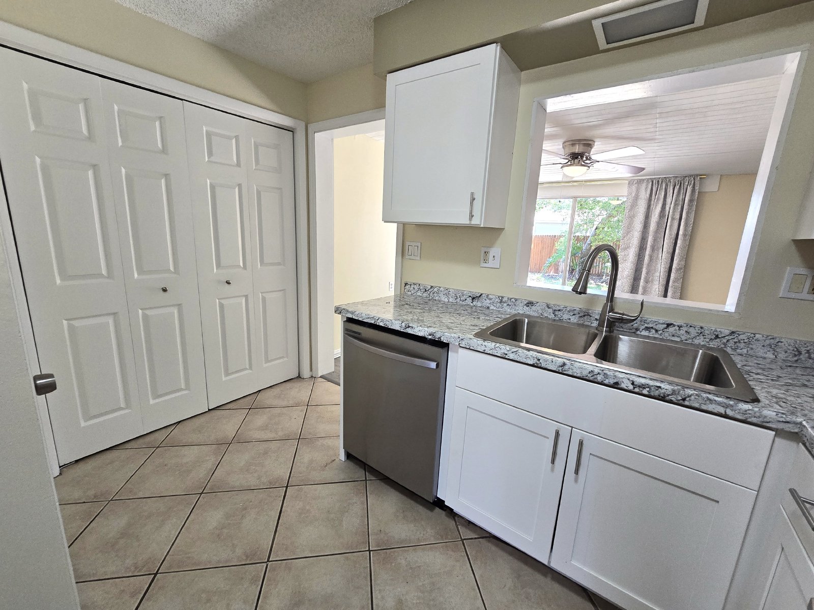 3/2 Available Now In Spring Hill, FL! property image