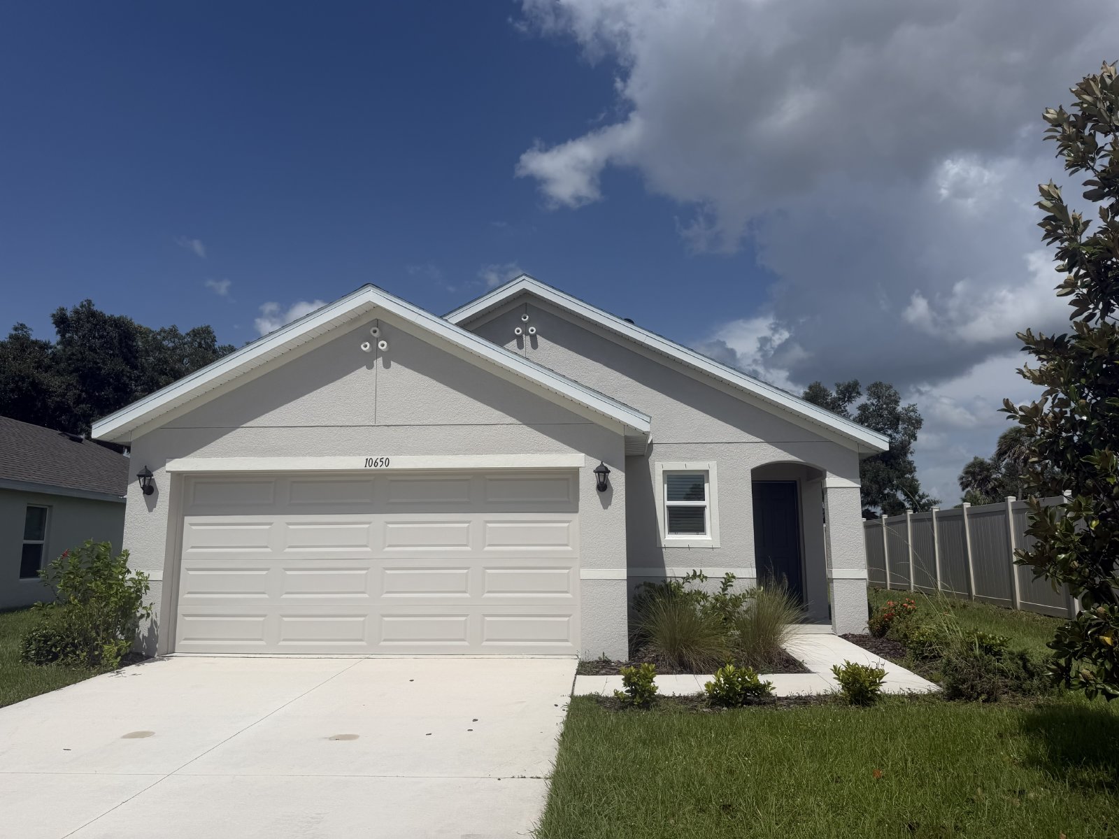 New 3/2/2 In Oakfield Lakes property image