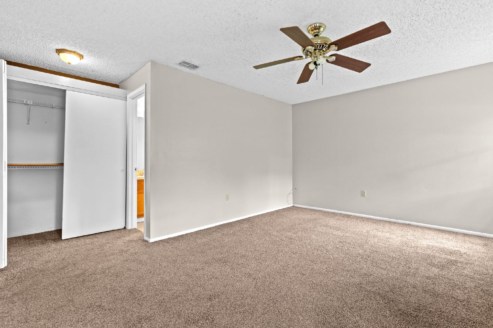 Charming 3 Bed 2 Bath On A Large Conservation Lot property image