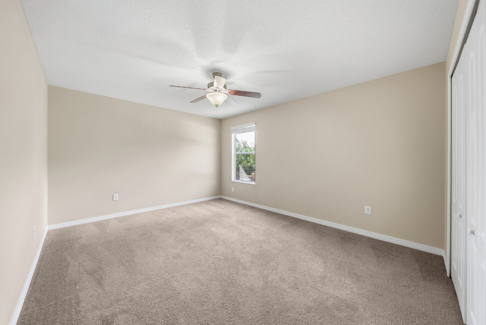 Stunning 7 Bed/ 4 Bath LAWN CARE INCLUDED Triple Creek Home For Rent! property image