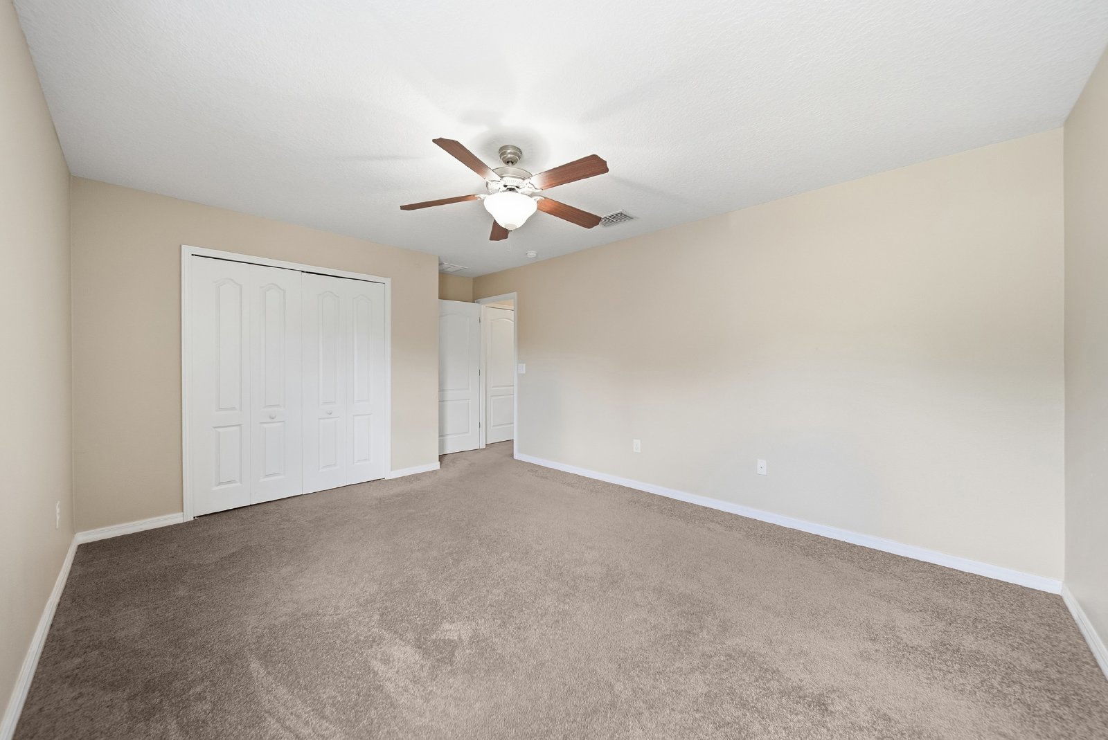 Stunning 7 Bed/ 4 Bath LAWN CARE INCLUDED Triple Creek Home For Rent! property image