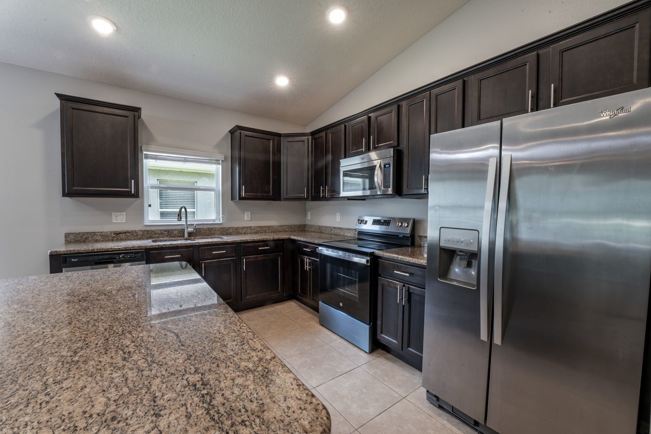 4 Bed, 2 Bath In Oak Creek property image
