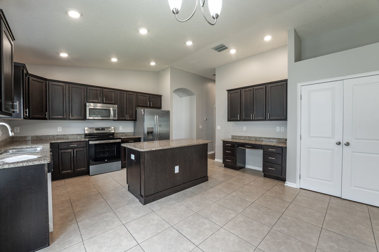 4 Bed, 2 Bath In Oak Creek property image