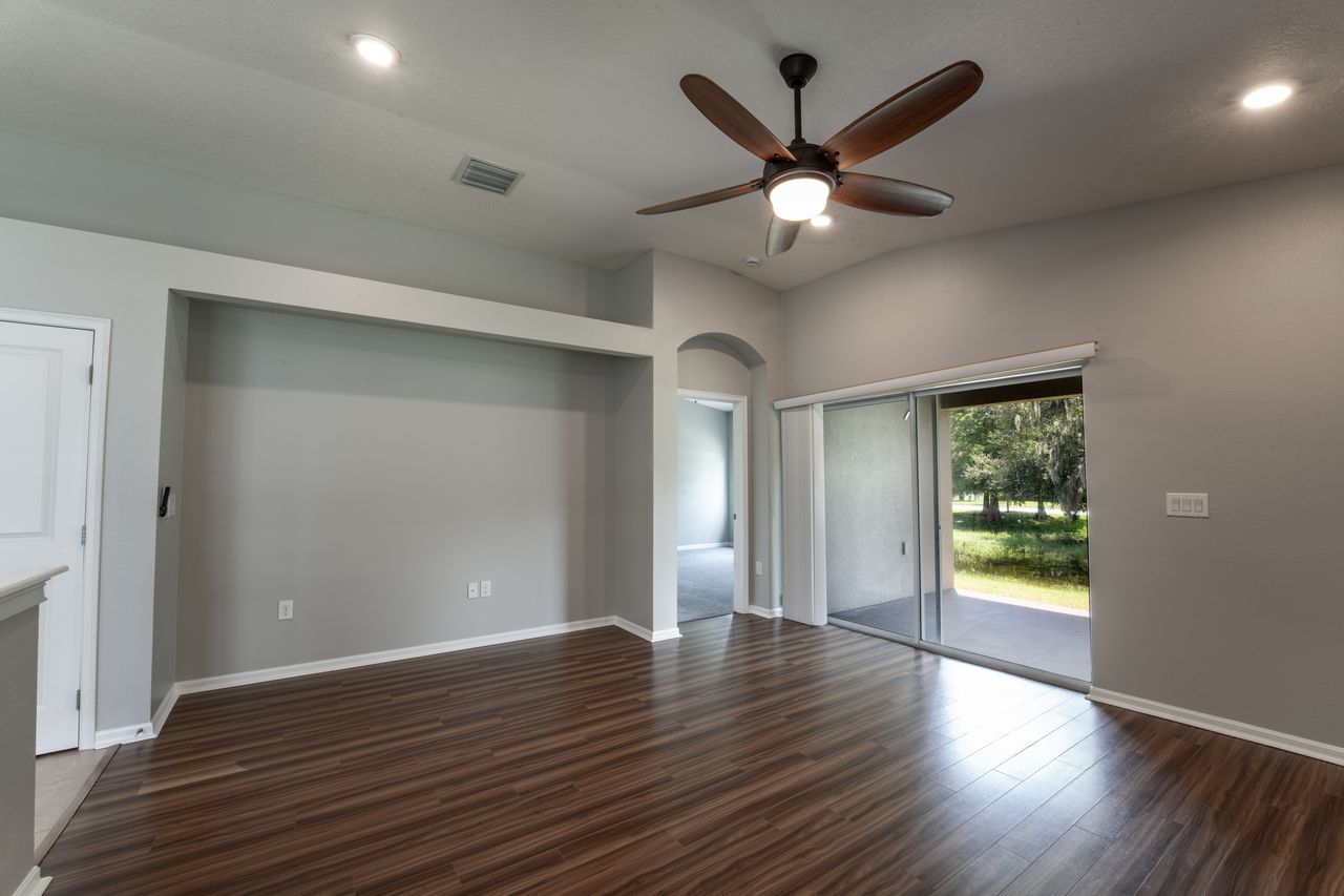4 Bed, 2 Bath In Oak Creek property image