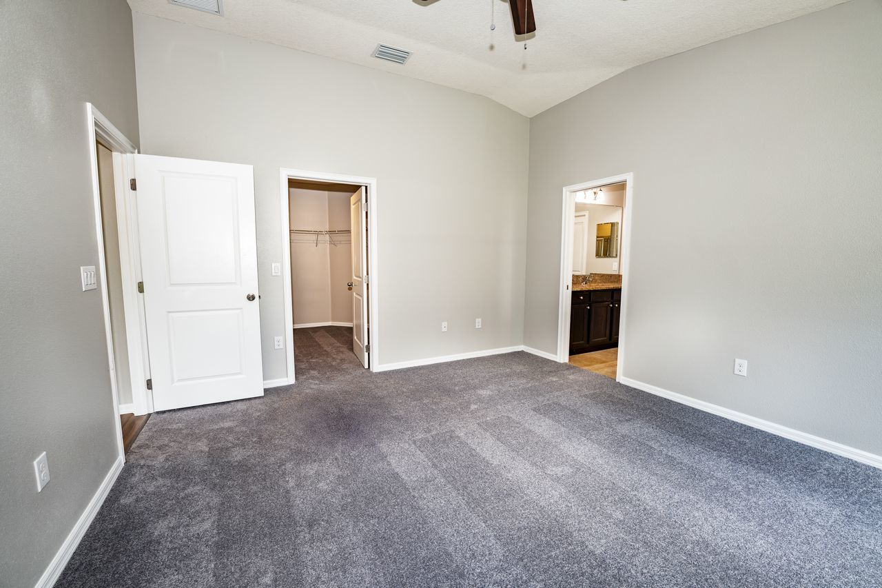 4 Bed, 2 Bath In Oak Creek property image