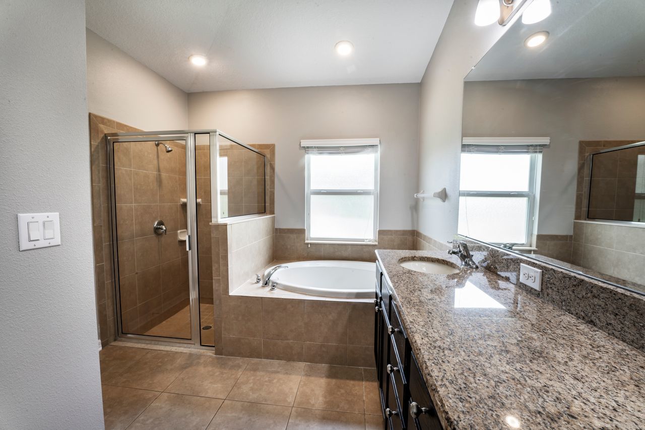 4 Bed, 2 Bath In Oak Creek property image
