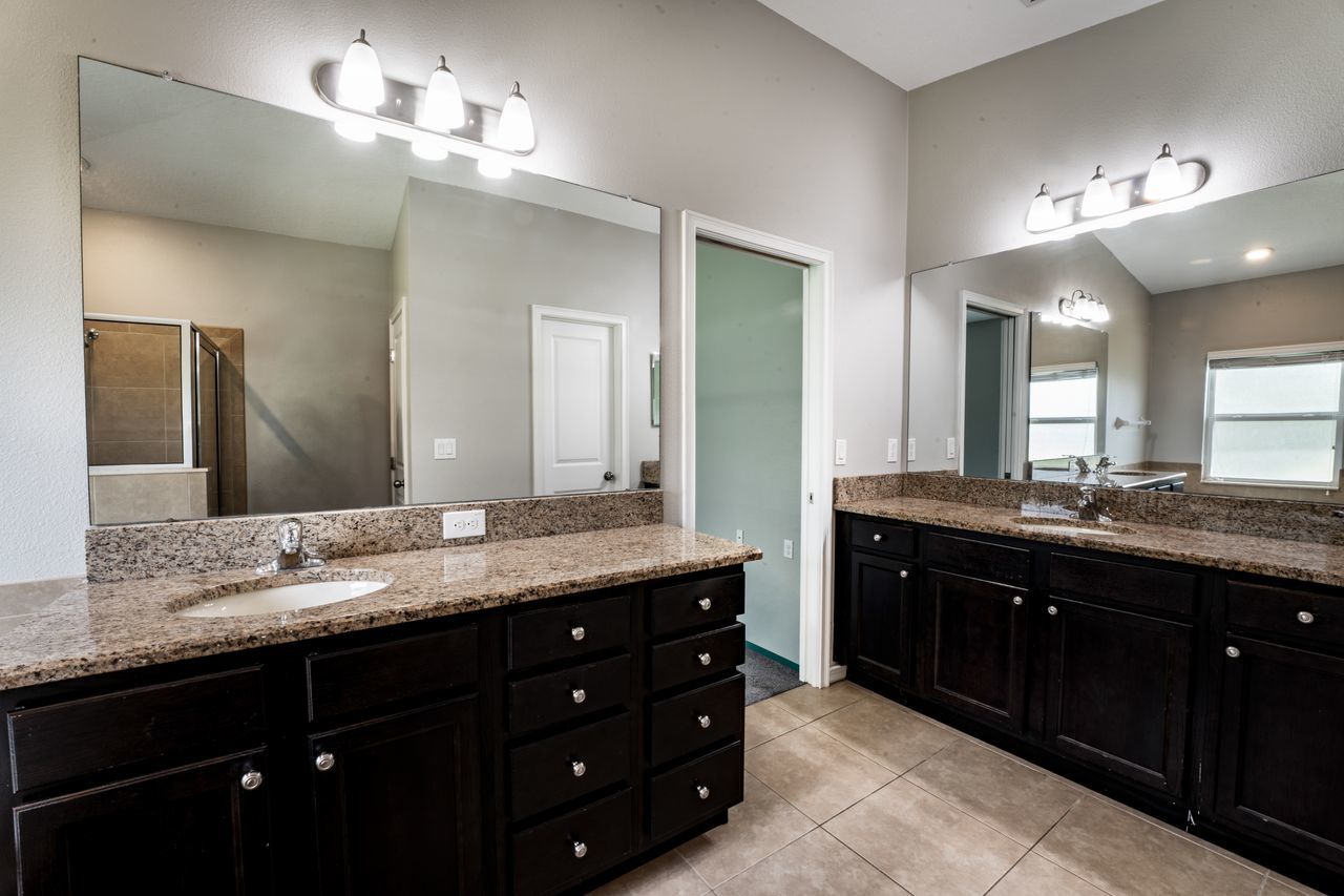 4 Bed, 2 Bath In Oak Creek property image