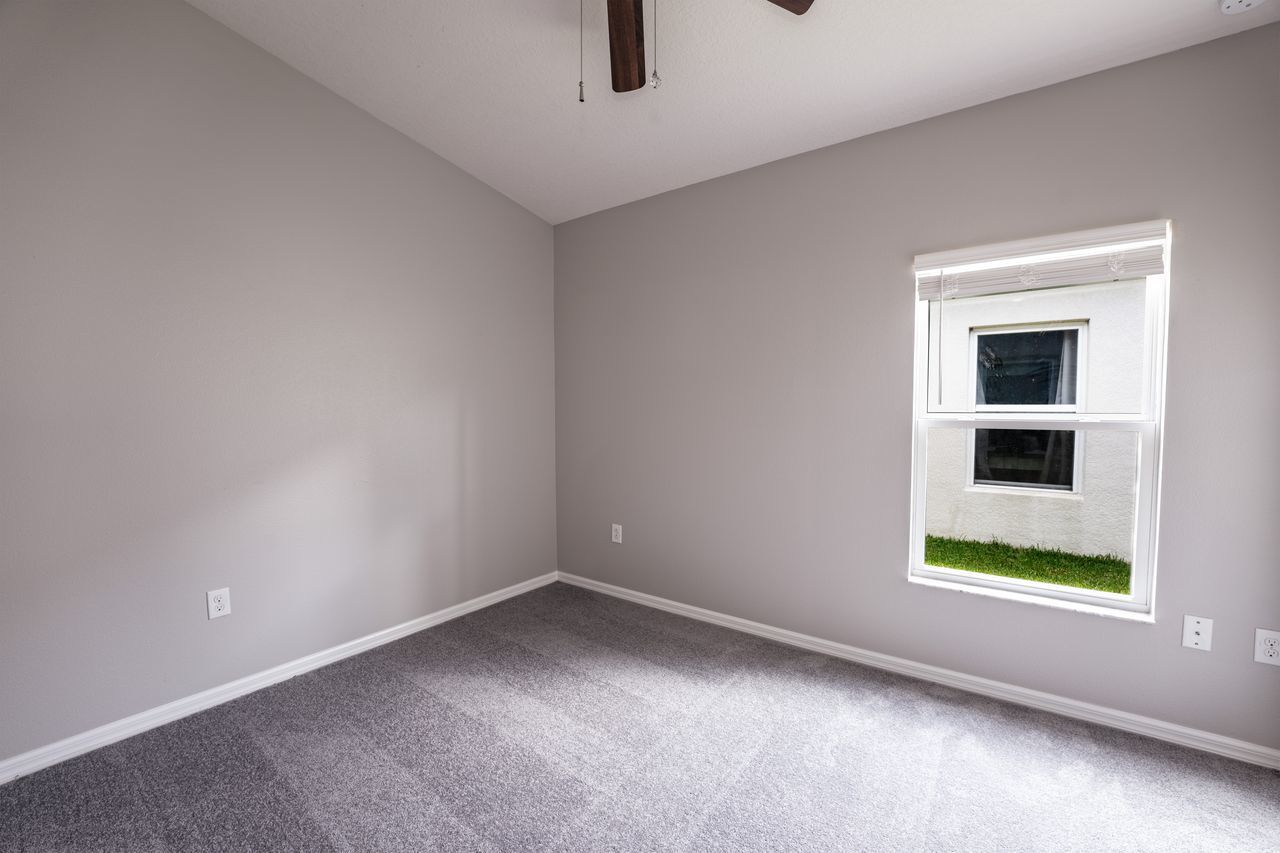 4 Bed, 2 Bath In Oak Creek property image