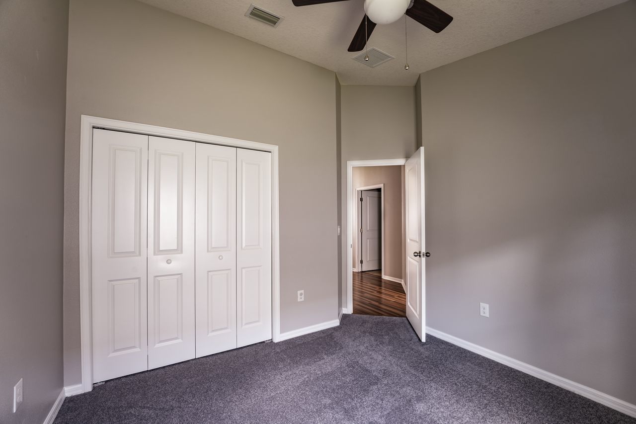4 Bed, 2 Bath In Oak Creek property image