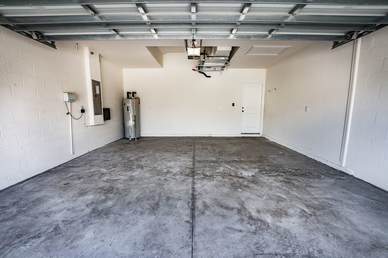 4 Bed, 2 Bath In Oak Creek property image