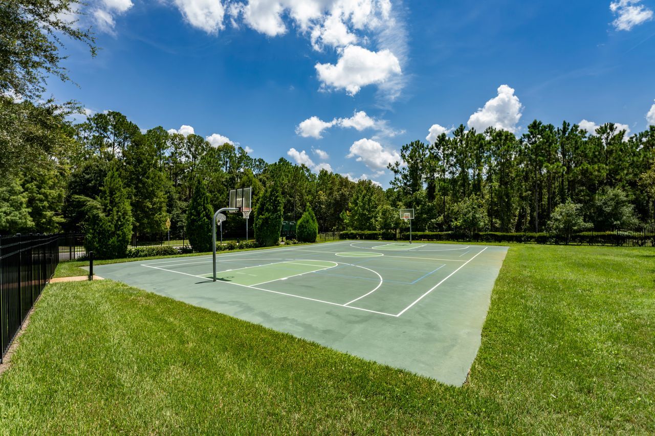 4 Bed, 2 Bath In Oak Creek property image