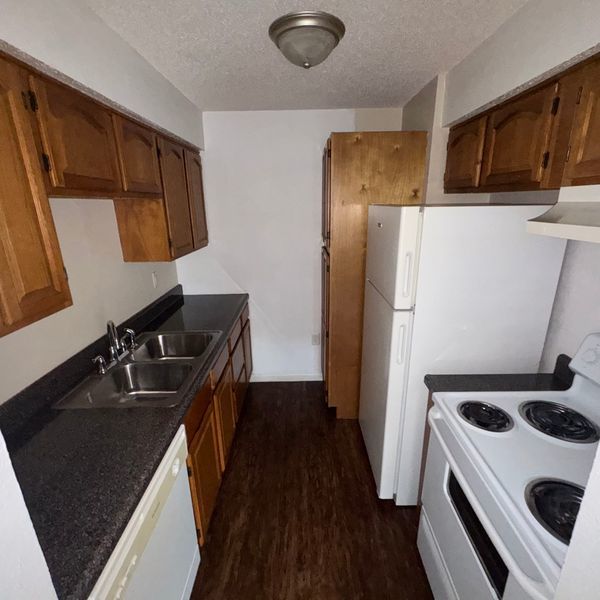 Charming 2 Bedroom 1 Bathroom Condo On First Floor property image