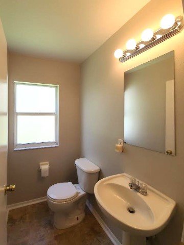 4 Bed/ 2.5 Bath Pond View Home In Tampa property image