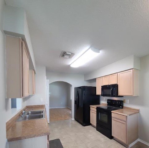 4 Bed/ 2.5 Bath Pond View Home In Tampa property image