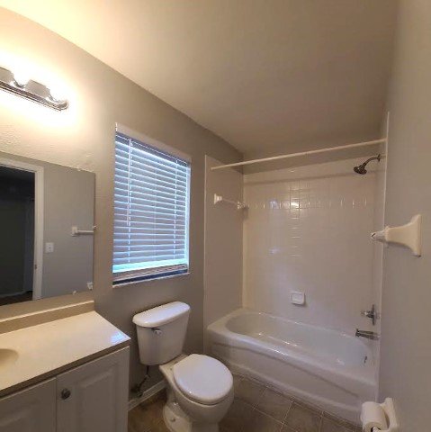 4 Bed/ 2.5 Bath Pond View Home In Tampa property image